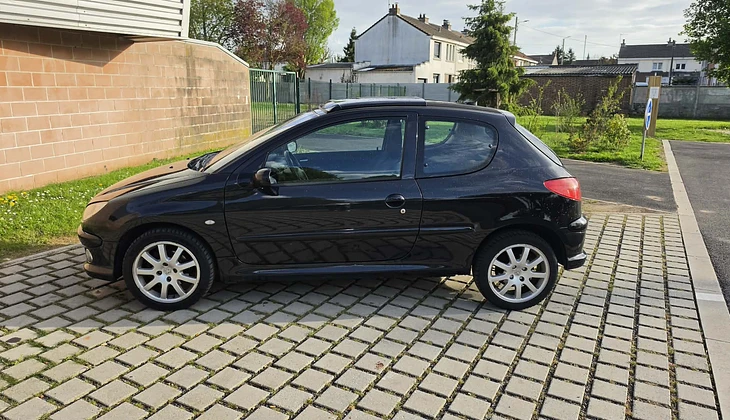 location-PEUGEOT-Mecquignies-roadstr