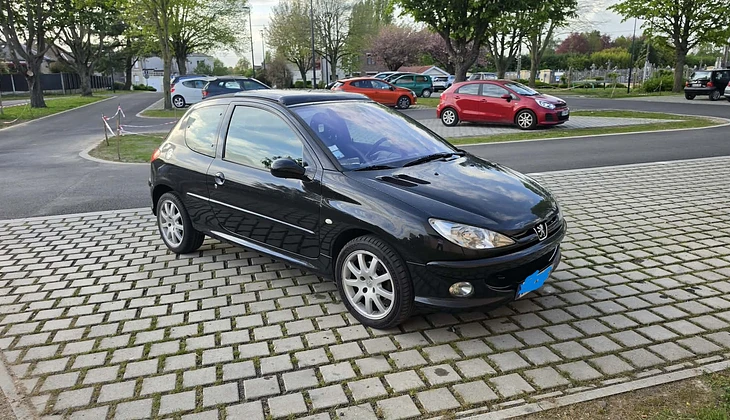 location-PEUGEOT-Mecquignies-roadstr