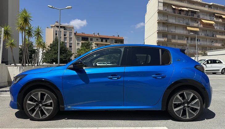 location-PEUGEOT-Nice-roadstr