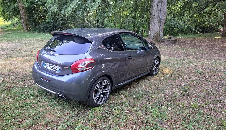 location-PEUGEOT-Roppe-roadstr