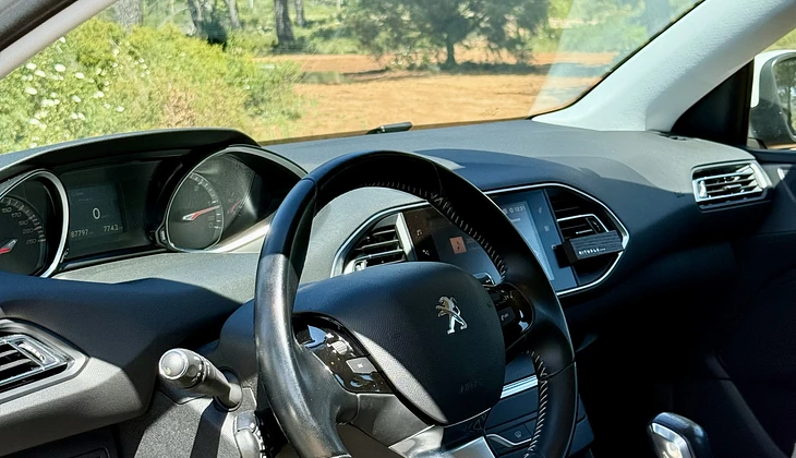 location-PEUGEOT-Toulon-roadstr