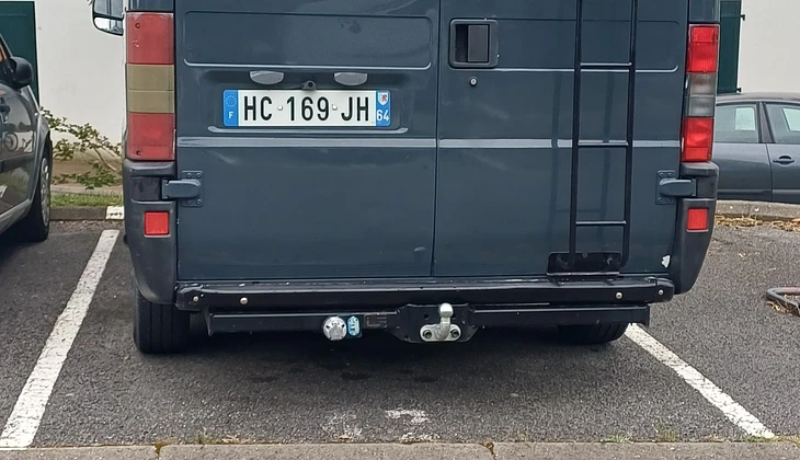 location-PEUGEOT-Biarritz-roadstr