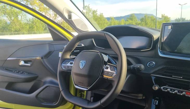 location-PEUGEOT-Annecy-roadstr