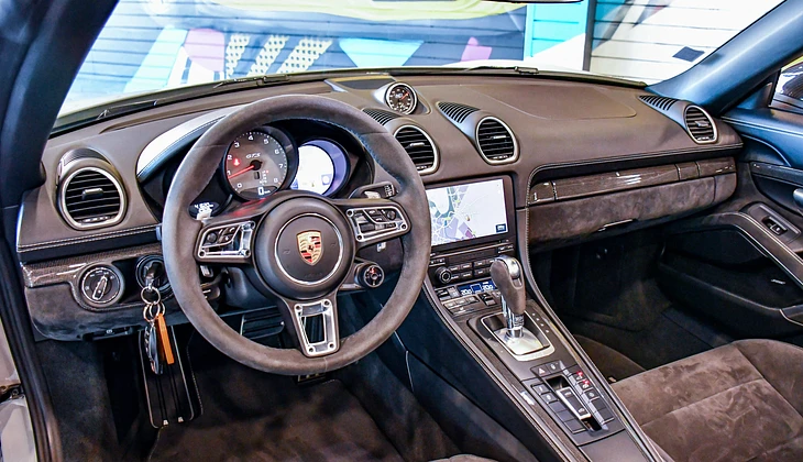 location-PORSCHE-Bormes-les-Mimosas-roadstr