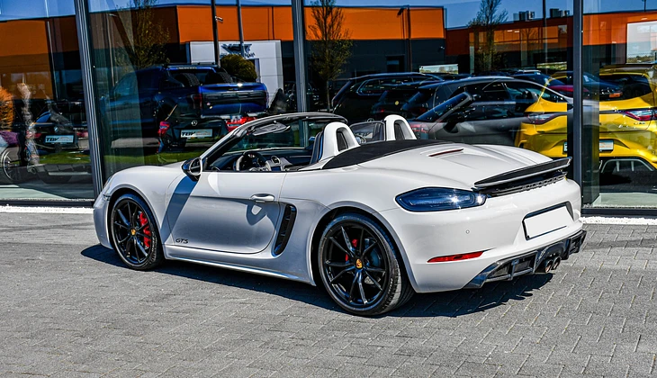 location-PORSCHE-Bormes-les-Mimosas-roadstr