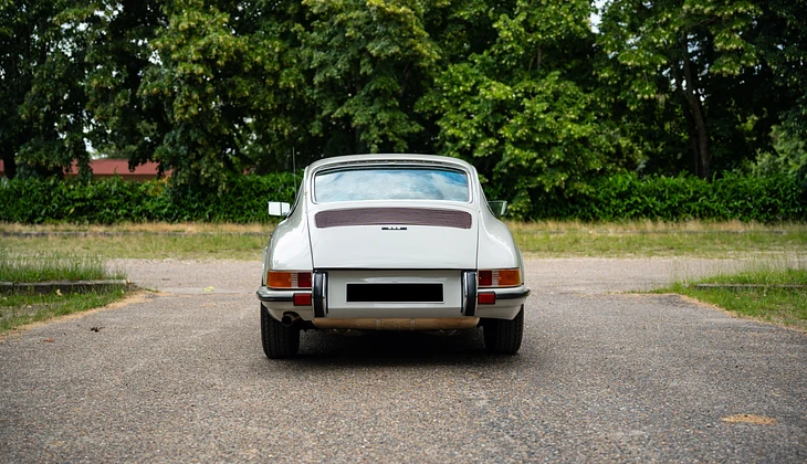 location-PORSCHE-Courbevoie-roadstr