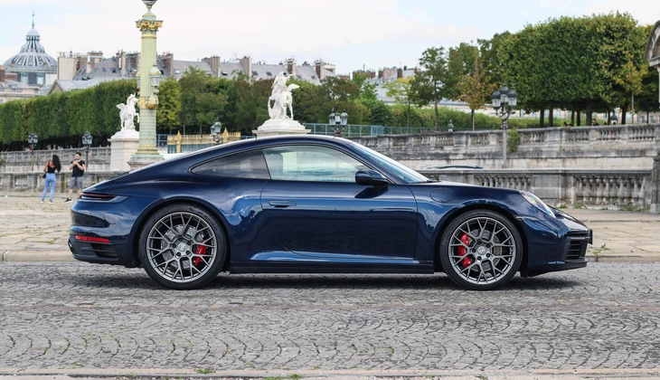 location-PORSCHE-Paris-roadstr