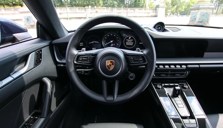 location-PORSCHE-Paris-roadstr
