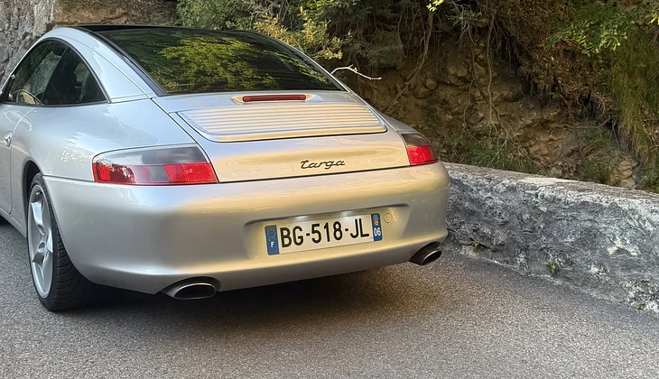 location-PORSCHE-Charavines-roadstr