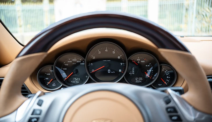 location-PORSCHE-Paris-roadstr