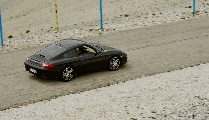 location-PORSCHE-Grimaud-roadstr
