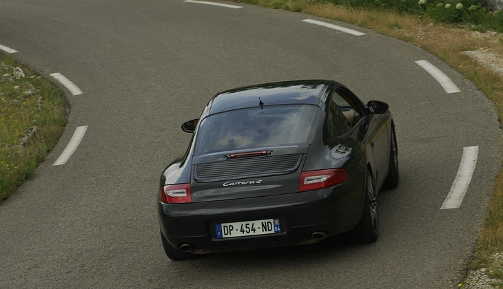 location-PORSCHE-Grimaud-roadstr