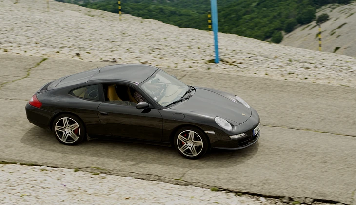 location-PORSCHE-Grimaud-roadstr