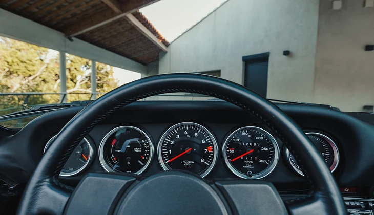 location-PORSCHE-Neuilly-sur-Seine-roadstr