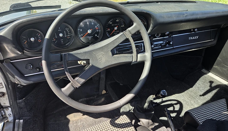 location-PORSCHE-Paris-roadstr