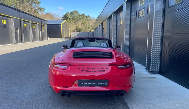 location-PORSCHE-Ibos-roadstr