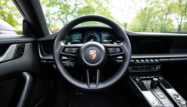 location-PORSCHE-Courbevoie-roadstr