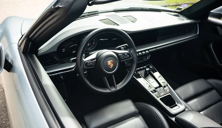 location-PORSCHE-Courbevoie-roadstr