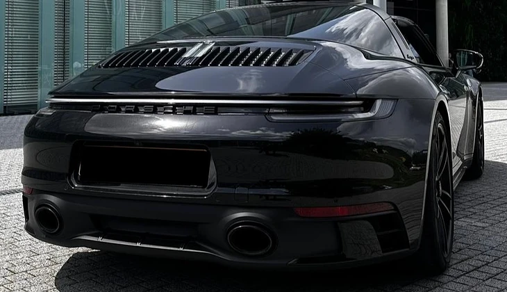 location-PORSCHE-Versailles-roadstr