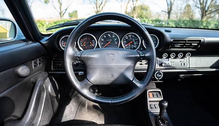 location-PORSCHE-Courbevoie-roadstr