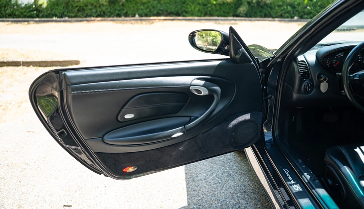 location-PORSCHE-Courbevoie-roadstr