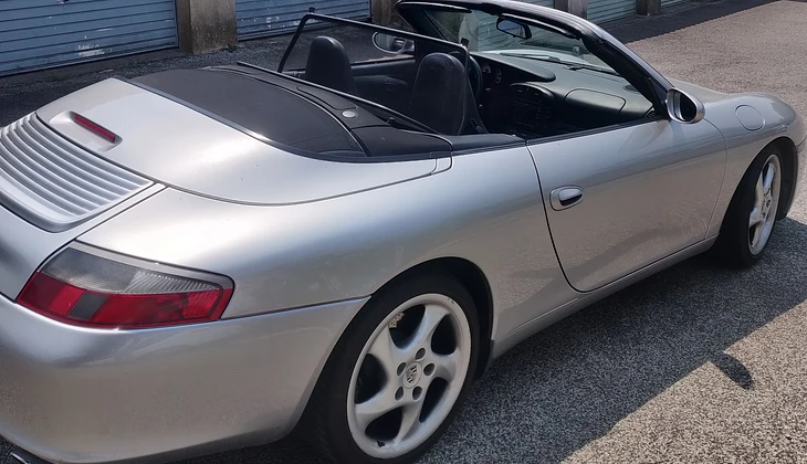 location-PORSCHE-Cogolin-roadstr