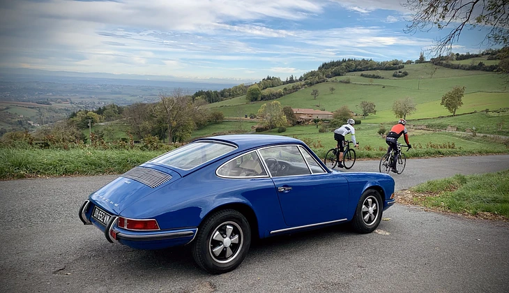 location-PORSCHE-Quincieux-roadstr