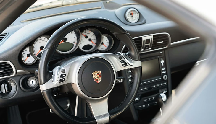 location-PORSCHE-Narbonne-roadstr