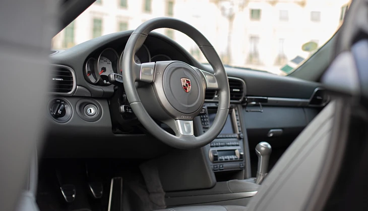 location-PORSCHE-Paris-roadstr