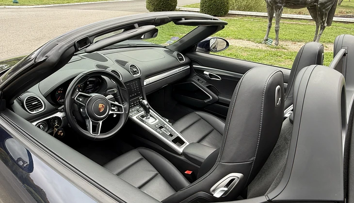 location-PORSCHE-Avilly-Saint-Léonard-roadstr