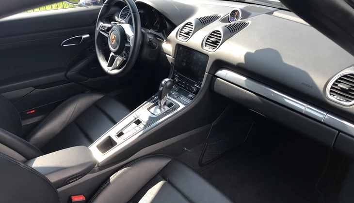 location-PORSCHE-Tours-roadstr