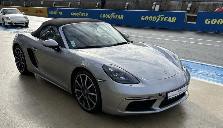 location-PORSCHE-Tours-roadstr