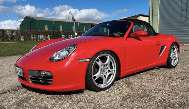 location-PORSCHE-Pusignan-roadstr