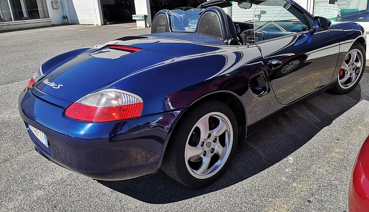 location-PORSCHE-Saint-Germain-le-Fouilloux-roadstr