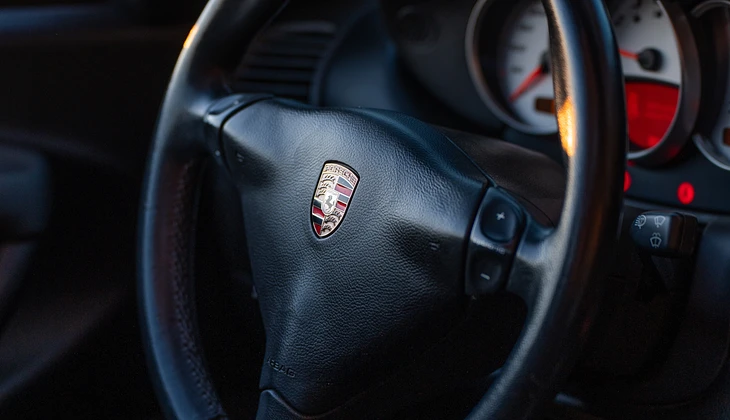 location-PORSCHE-Aix-en-Provence-roadstr