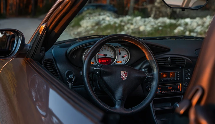 location-PORSCHE-Aix-en-Provence-roadstr