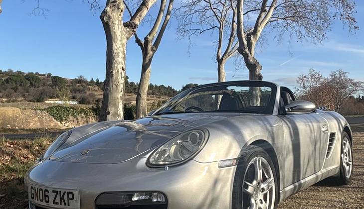 location-PORSCHE-Hyères-roadstr