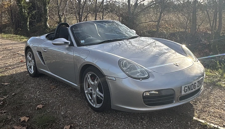 location-PORSCHE-Hyères-roadstr
