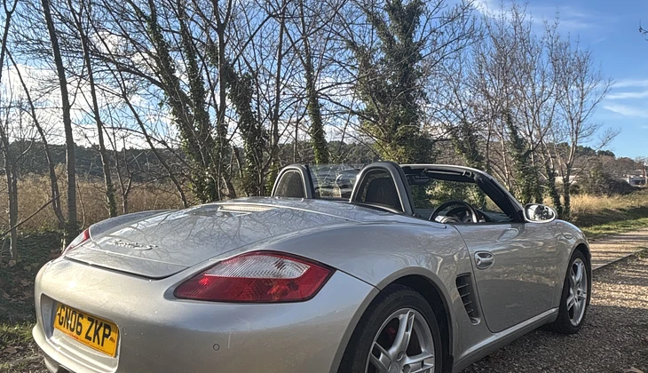 location-PORSCHE-Hyères-roadstr