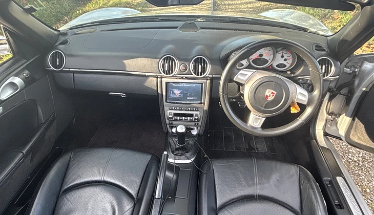 location-PORSCHE-Hyères-roadstr