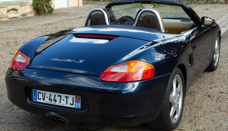 location-PORSCHE-Paris-roadstr