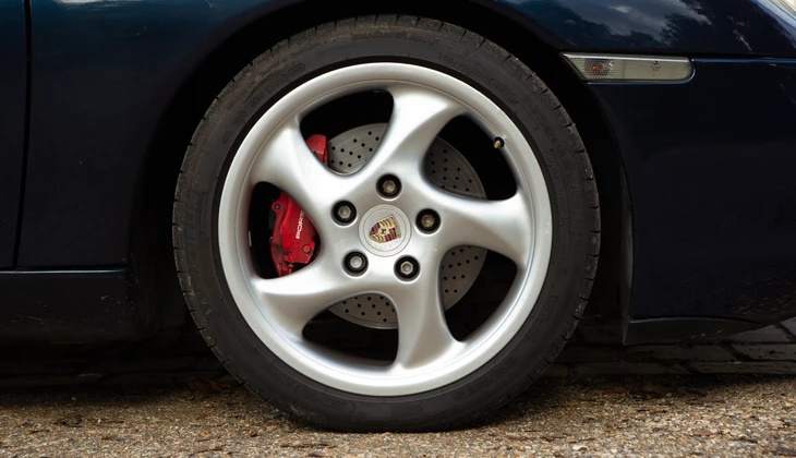 location-PORSCHE-Paris-roadstr