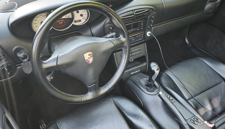 location-PORSCHE-Almont-les-Junies-roadstr