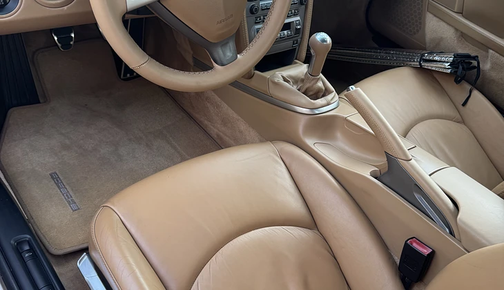 location-PORSCHE-Pusignan-roadstr