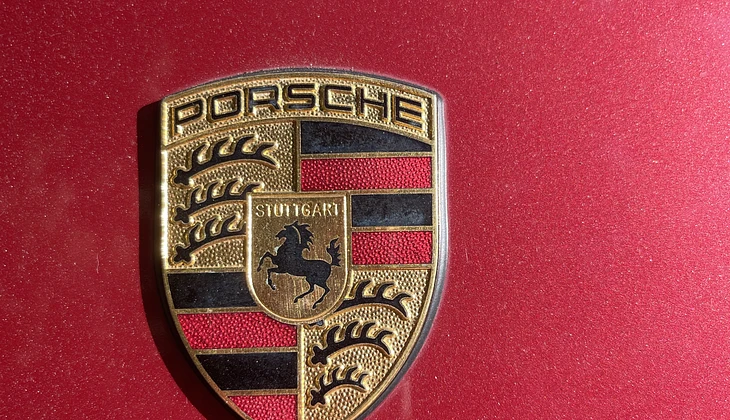 location-PORSCHE-Tours-roadstr