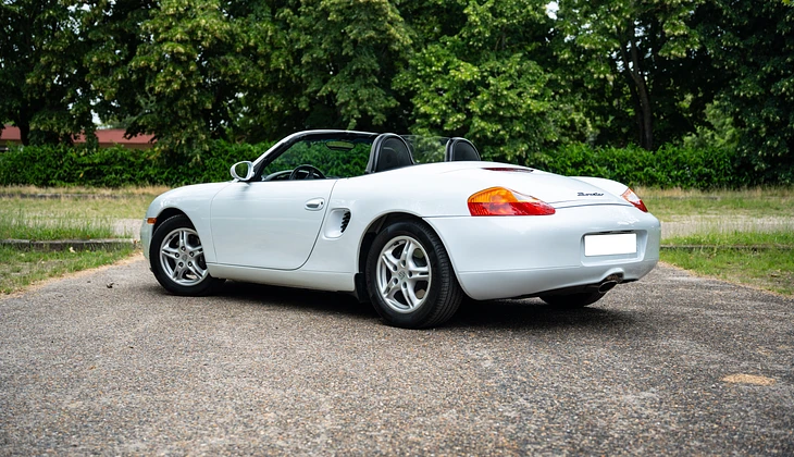 location-PORSCHE-Courbevoie-roadstr