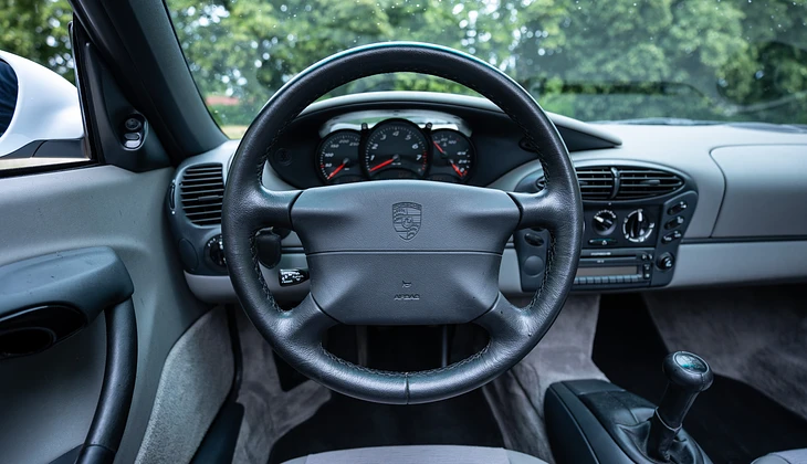 location-PORSCHE-Courbevoie-roadstr