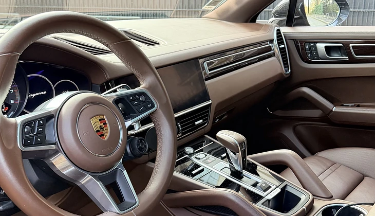 location-PORSCHE-Paris-roadstr