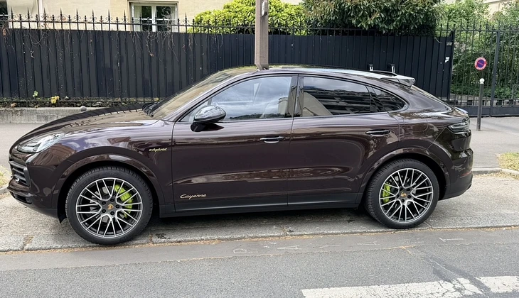 location-PORSCHE-Paris-roadstr