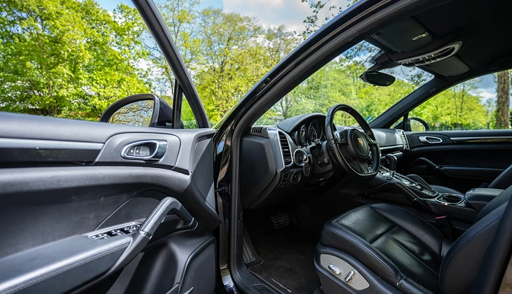 location-PORSCHE-Courbevoie-roadstr